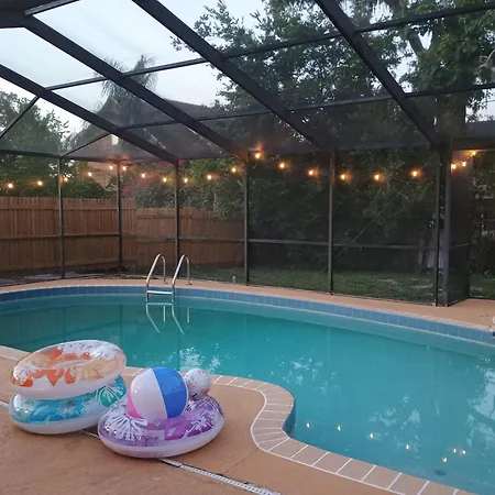 Charming Home With Pool Near Bush Gardens,12 Guests
